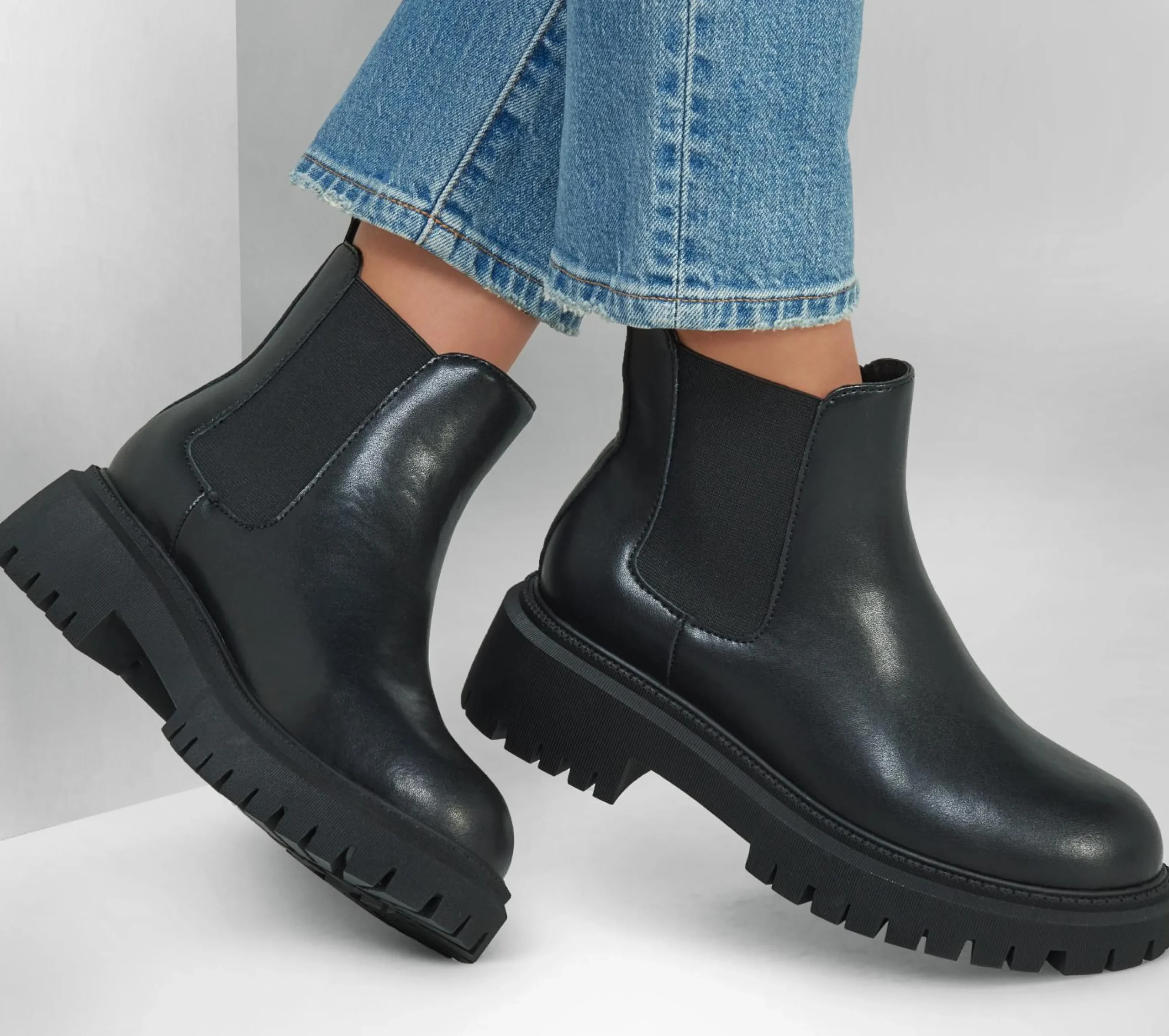 modern_rugged__the_voyage_1.webp SKECHERS Modern Rugged - The Voyager PRETO Best